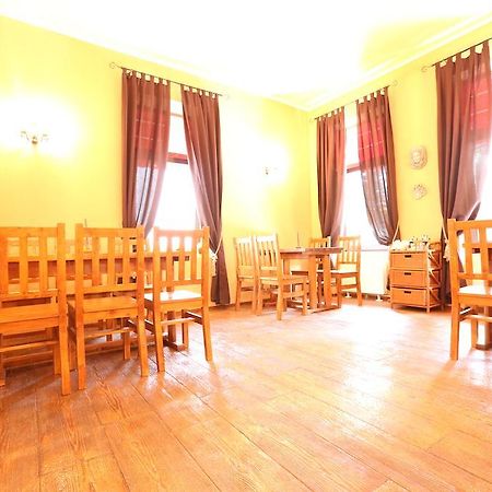La Storia Guest House Питещ Екстериор снимка