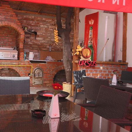 La Storia Guest House Питещ Екстериор снимка