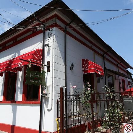 La Storia Guest House Питещ Екстериор снимка
