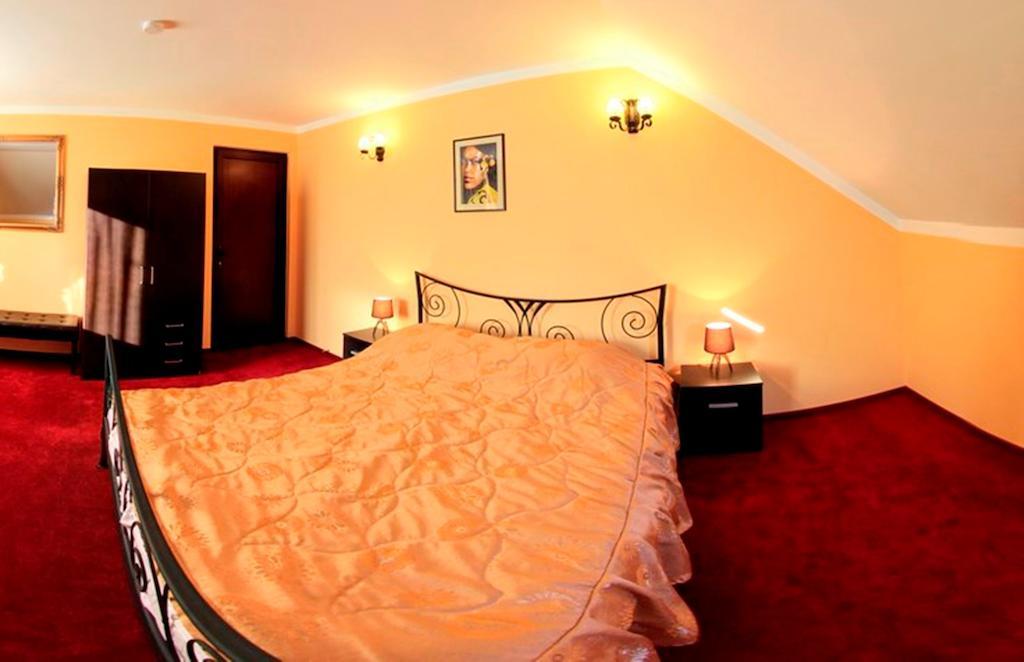 La Storia Guest House Питещ Екстериор снимка