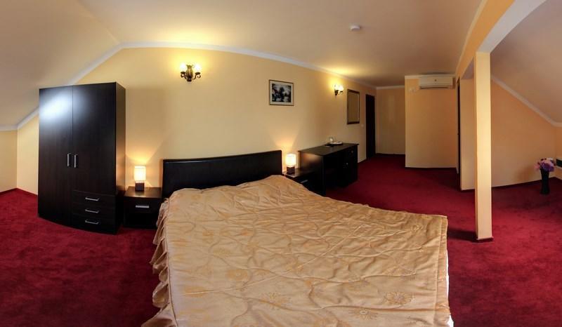 La Storia Guest House Питещ Екстериор снимка