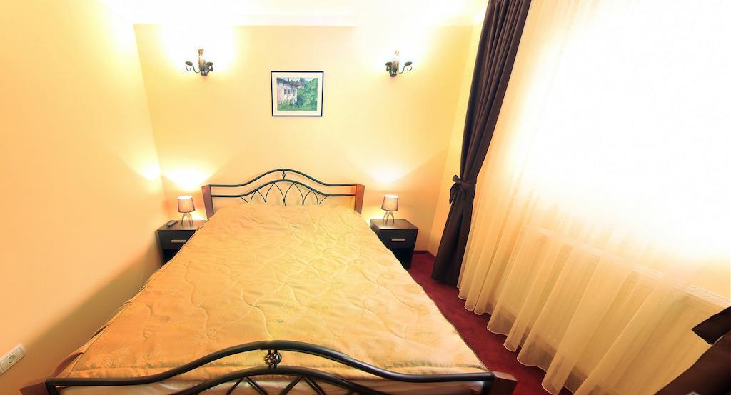La Storia Guest House Питещ Екстериор снимка