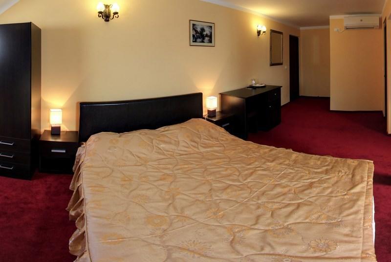 La Storia Guest House Питещ Екстериор снимка