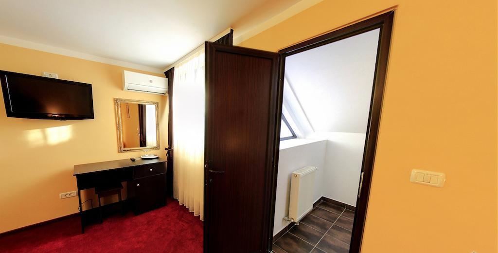 La Storia Guest House Питещ Екстериор снимка