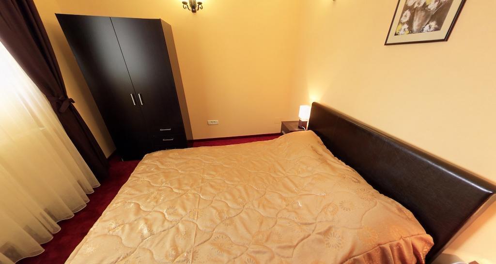 La Storia Guest House Питещ Екстериор снимка