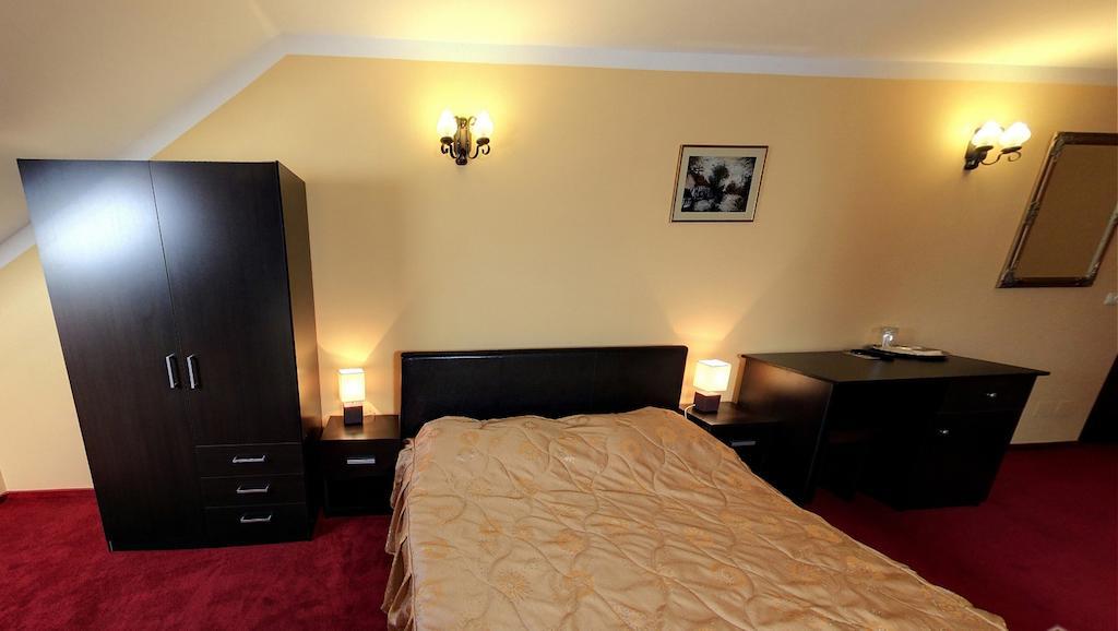 La Storia Guest House Питещ Екстериор снимка