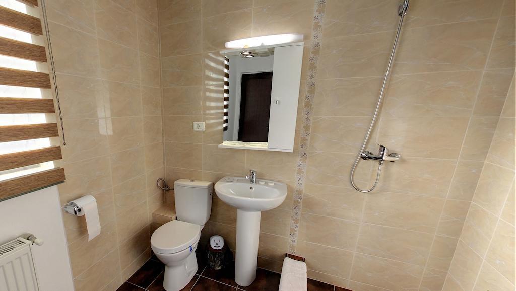 La Storia Guest House Питещ Стая снимка