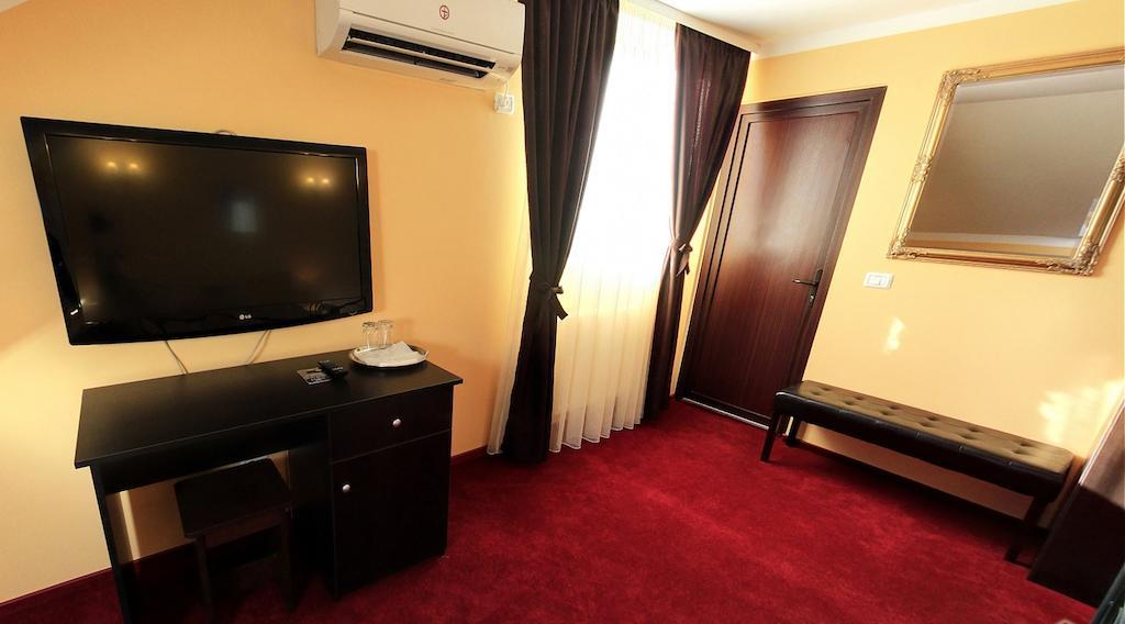 La Storia Guest House Питещ Екстериор снимка
