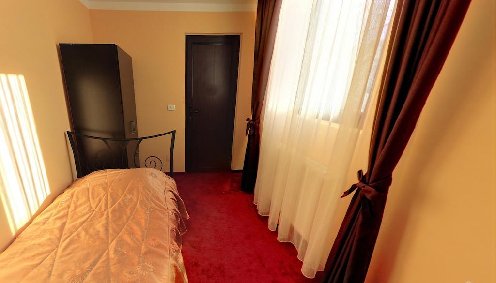 La Storia Guest House Питещ Стая снимка