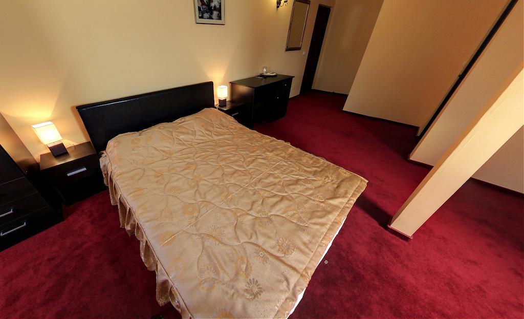 La Storia Guest House Питещ Стая снимка